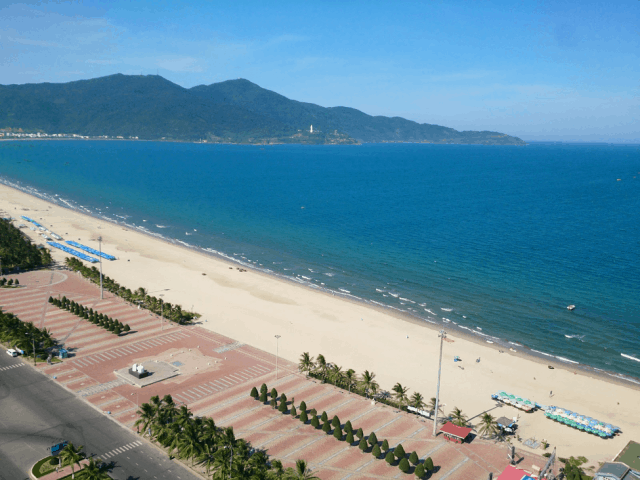 Một phần công viên Biển Đông và bãi biển Mỹ Khê Một phần công viên Biển Đông và bãi biển Mỹ Khê