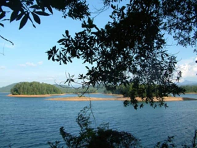 bãi cát trên hồ Phú Ninh