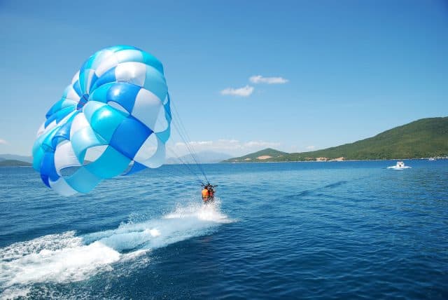 dù kéo tại điểm vui chơi nha trang