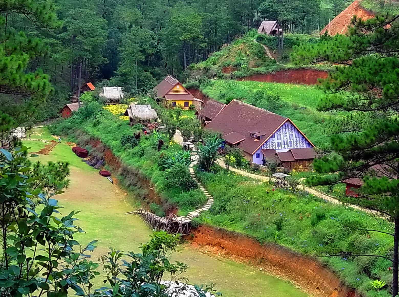 Những mái nhà ở làng Cù Lần ẩn mình vào thiên nhiên Những mái nhà ở làng Cù Lần ẩn mình vào thiên nhiên