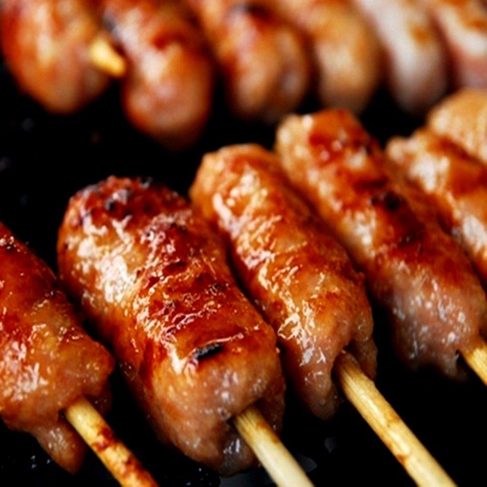 Dễ dàng tìm thấy những chiếc nem nướng tại Chợ Huyện Bình Định