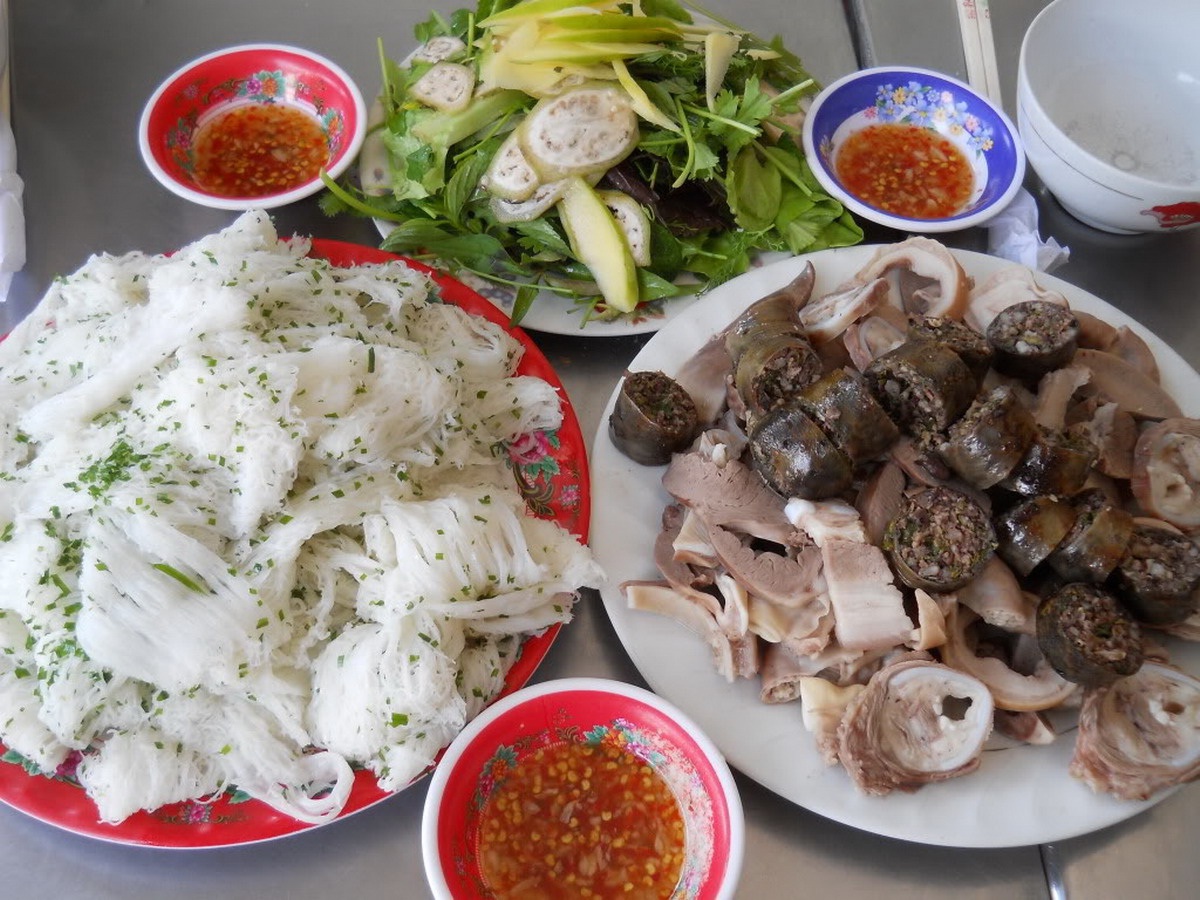 Món ăn kèm bánh hỏi Bình Định