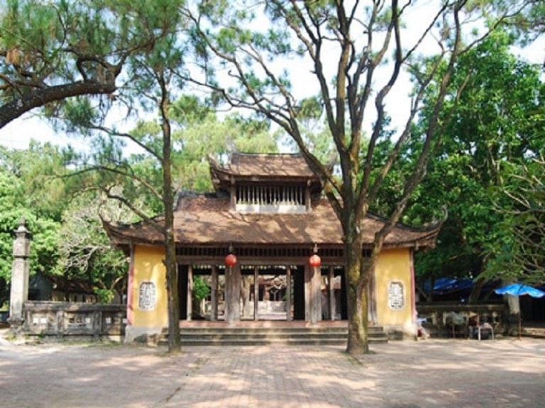 đường vào chùa Côn Sơn