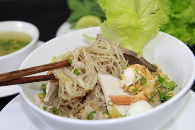 Hủ tiếu khô - món ăn đêm ở Quy Nhơn