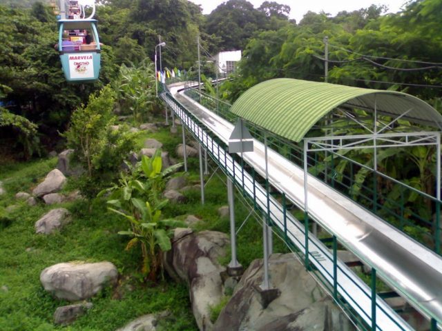 máng trượt núi Bà Đen