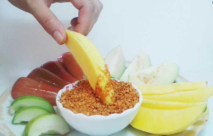 Muối tôm Tây Ninh sử dụng với hoa quả