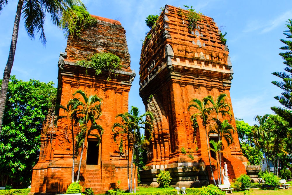 Tháp Đôi - danh lam thắng cảnh Quy Nhơn 2