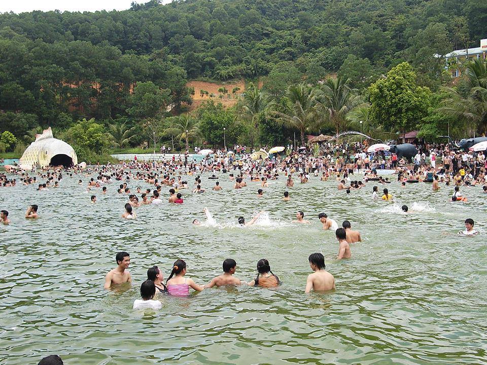 Hồ tạo sóng - Khoang Xanh Suối Tiên