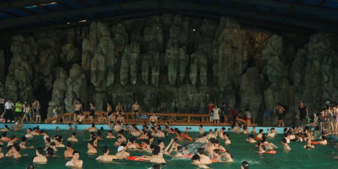 Hồ bơi nước nóng - Khoang xanh Suối tiên