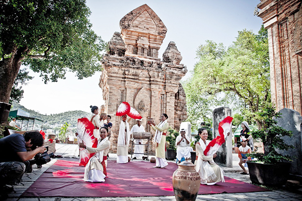 Ghé thăm Tháp Bà Ponagar Nha Trang tháng 3 âm lịch để tham gia nhiều hoạt động phong phú (Ảnh: ST)