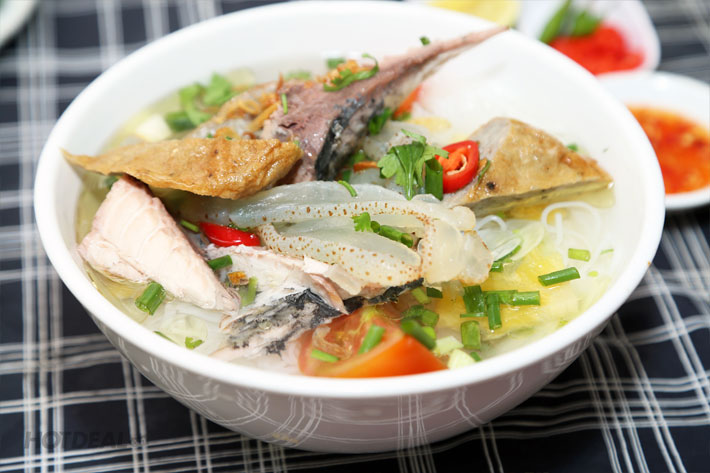 Bún sứa nằm trong danh sách những món ăn ngon mà bạn không nên bỏ qua khi du lịch Nha Trang (Ảnh: ST)