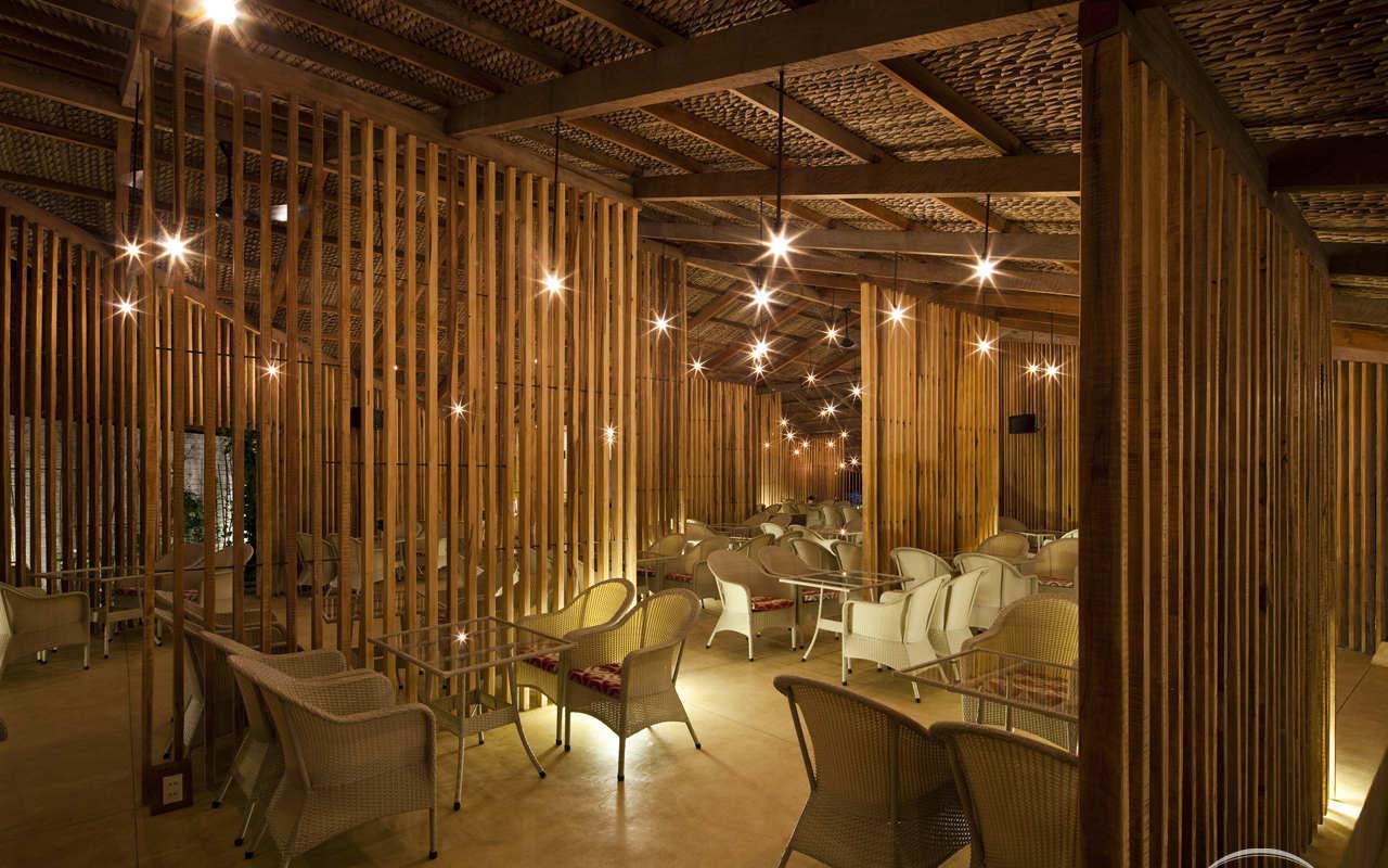 Ánh sáng lung linh của Lam cafe vào buổi tối (nguồn sưu tầm)