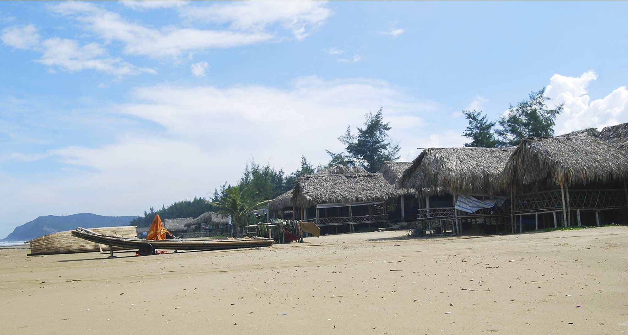 Bãi biển Tĩnh gia: Chòi nghỉ ở biển