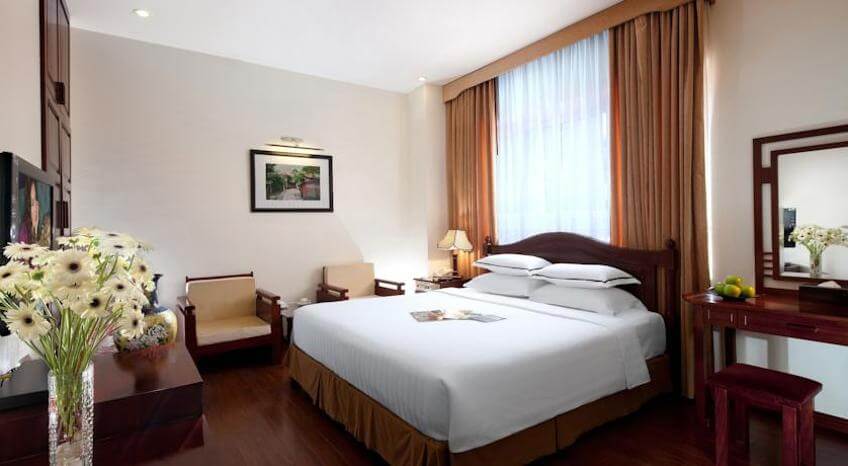 Phòng của khách sạn HaNoi Imperial Hotel được trang trí sang trọng Phòng của khách sạn HaNoi Imperial Hotel được trang trí sang trọng