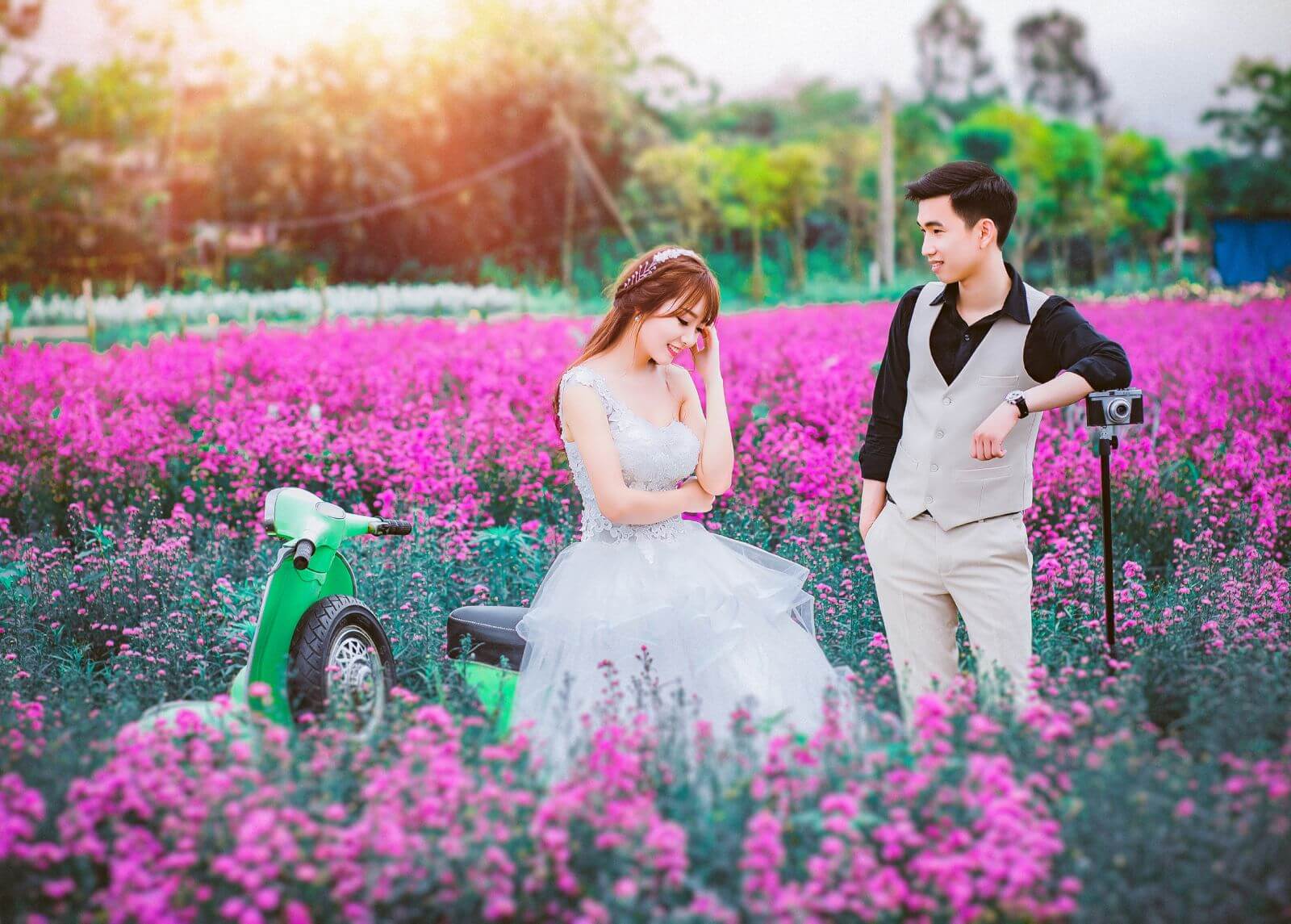 chụp ảnh ở thảo nguyên hoa long biên