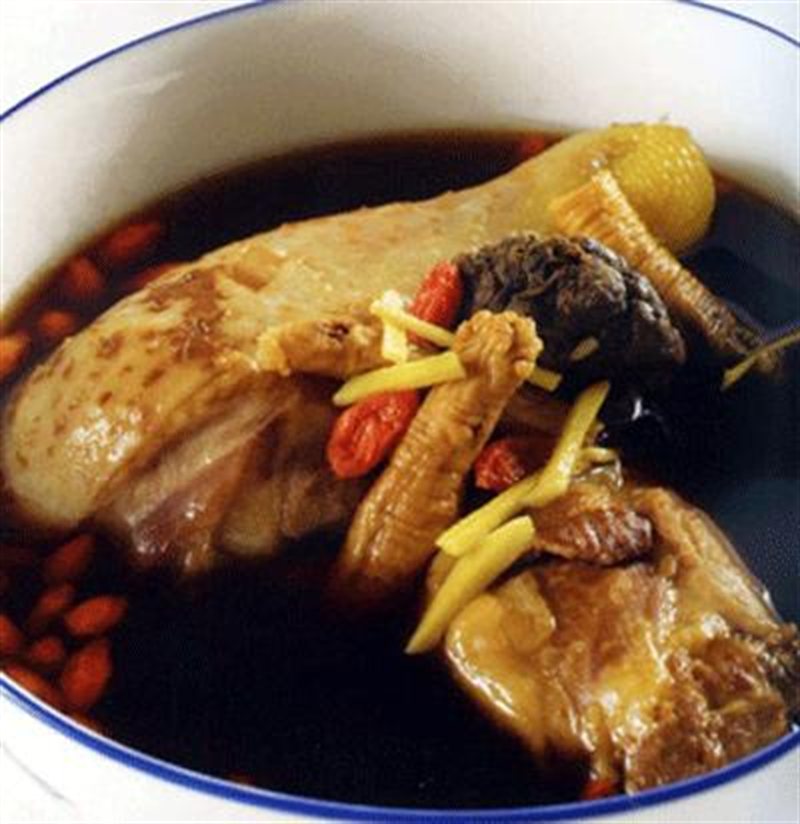 Gà tầm thuốc bắc du lịch Măng Đen
