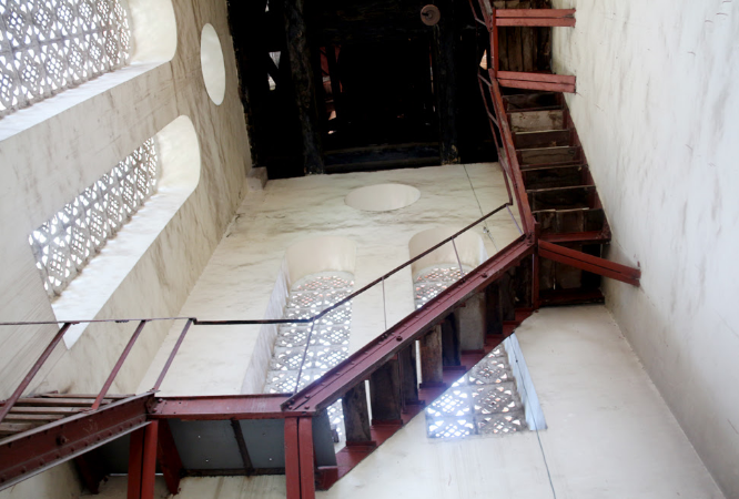Lối cầu thang để đi lên Tháp Chuông