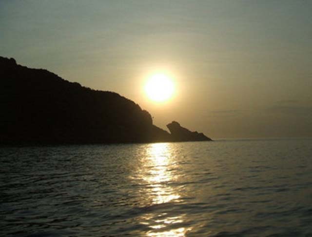 Mũi Nghê là nơi đón bình minh đầu tiên ở Đà Nẵng 