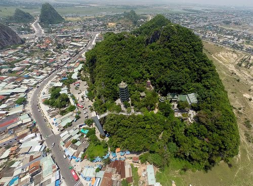 Quang cảnh núi Ngũ Hành Sơn từ trên cao (Ảnh ST)