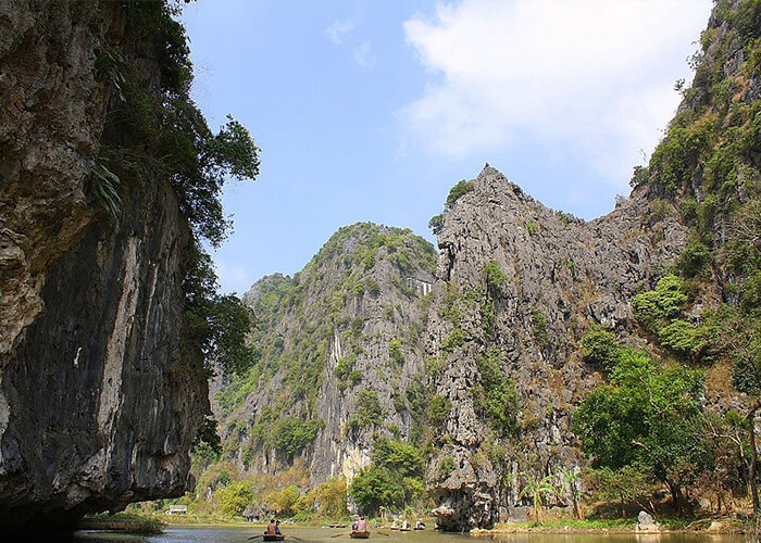 núi rừng hoa lư
