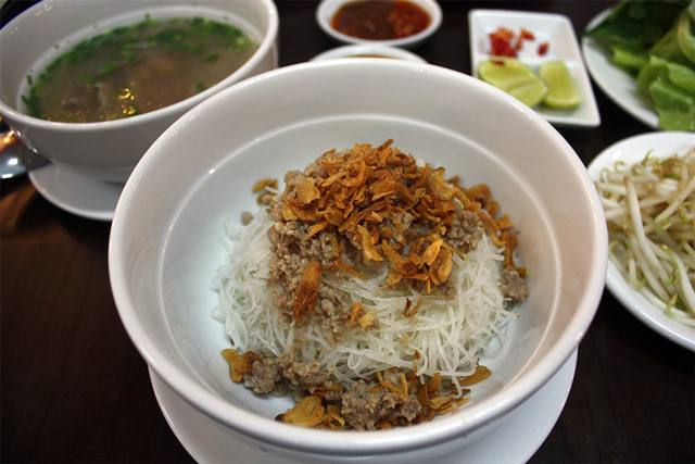 Một tô phở khô Gia Lai