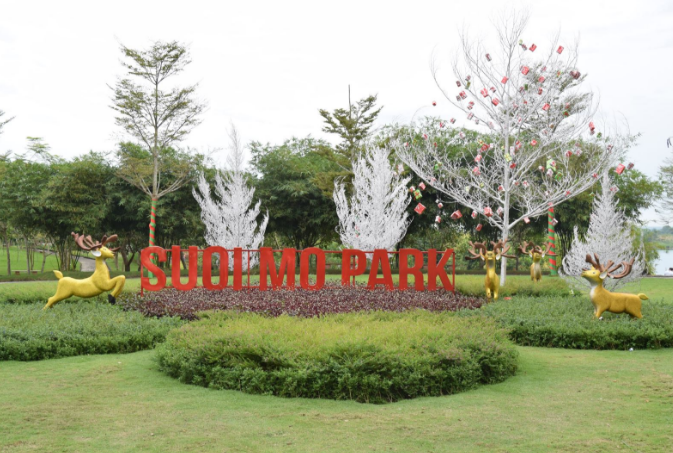 Cổng chào đón du khách đến với khu du lịch Suối Mơ