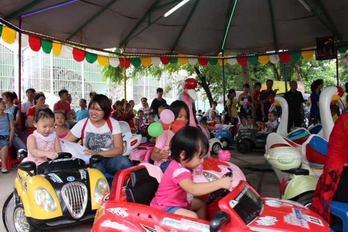 Vui chơi ở công viên Thủ Lệ