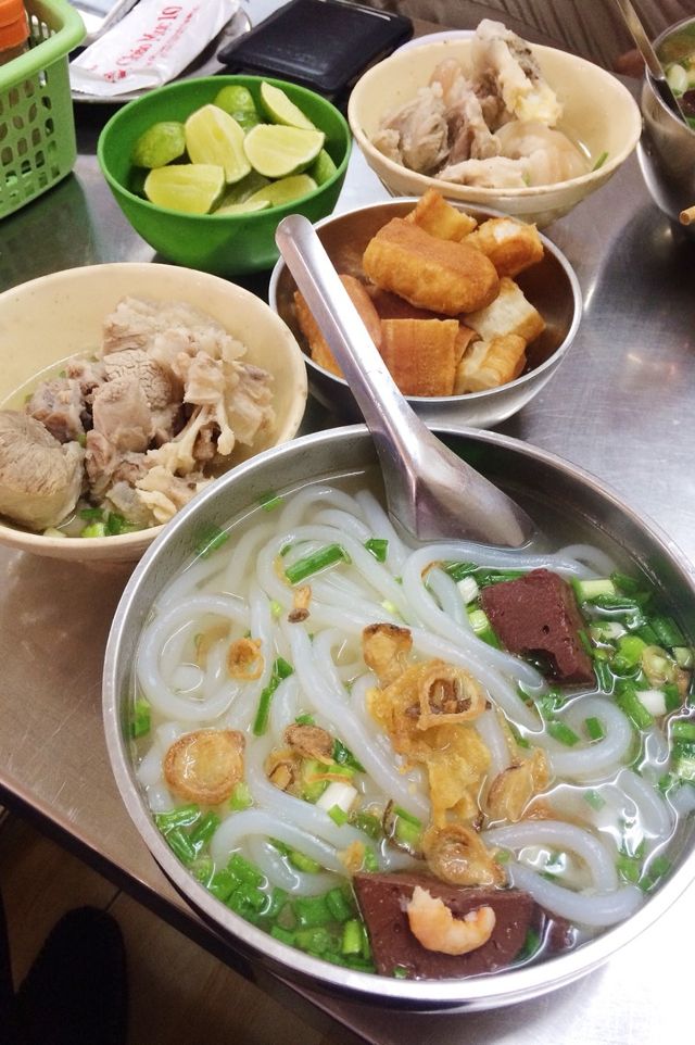 Món ăn dân dã xung quanh Bến Nhà Rồng