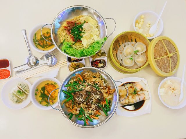 Món ăn hấp dẫn gần Bến Nhà Rồng