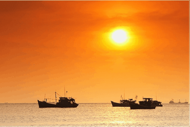 Hoàng hôn trên biển bãi Dứa