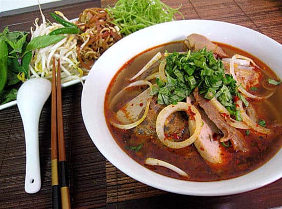 Bún bò Huế - đặc sản Huế