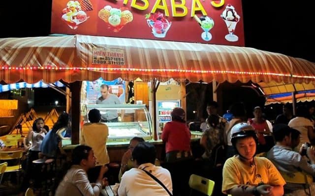 Quầy kem chàng trai người Thổ Nhĩ Kỳ bên bờ biển - có tên là quầy kem Alibaba (Ảnh sưu tầm)