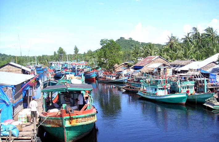 Nhịp sống tấp nập ở địa điểm làng chài Hàm Ninh Phú Quốc (Ảnh: ST)