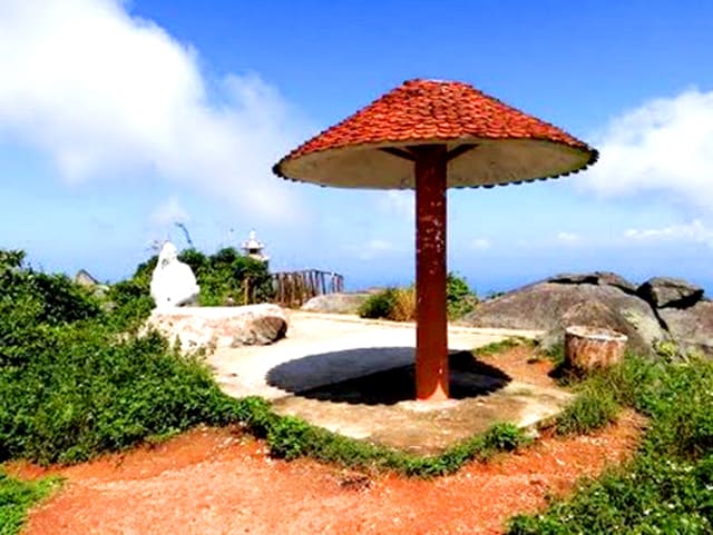 Một Am nhỏ - đỉnh bàn cờ Sơn Trà Một Am nhỏ - đỉnh bàn cờ Sơn Trà
