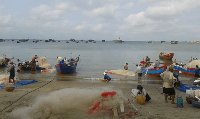 Thuyền cập bến là thời điểm họp chợ
