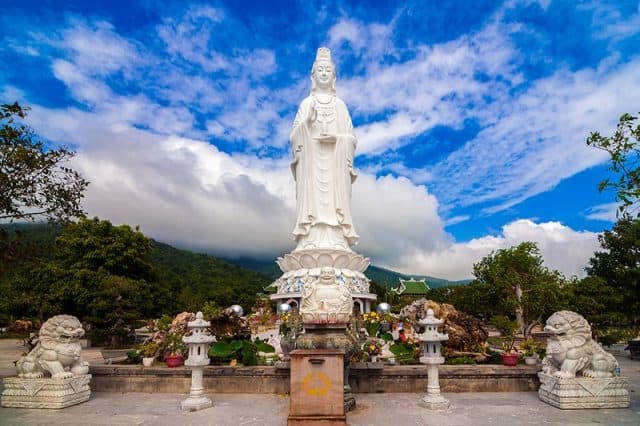 Chùa Bãi Bụt Linh Ứng - gần đỉnh Bàn Cờ Chùa Bãi Bụt Linh Ứng - gần đỉnh Bàn Cờ