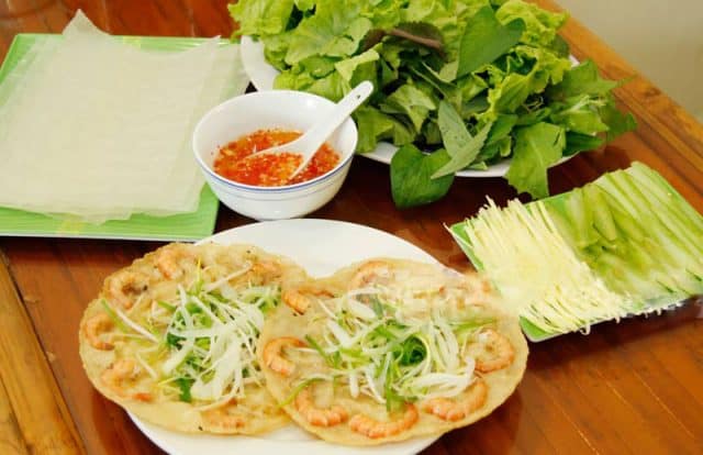 Bánh xèo tôm nhảy rau mầm (Ảnh: ST)