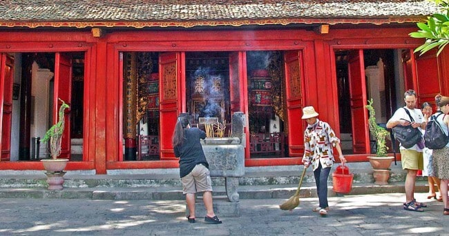 Khung cảnh bình yên ở Văn Miếu