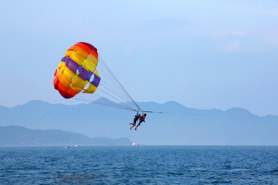 Chơi dù lượn trên biển Non Nước Đà Nẵng 