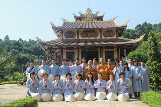 Phật tử tham gia khóa tu ở Thiền viện Trúc Lâm Bạch Mã 01 Phật tử tham gia khóa tu ở Thiền viện Trúc Lâm Bạch Mã 01