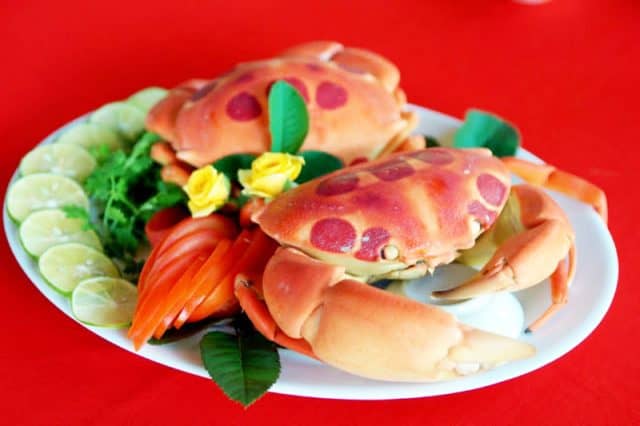 Sắc đỏ hồng của cua Mặt trăng vô cùng hấp dẫn (Ảnh: ST)