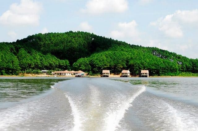 Thiên nhiên sinh thái tuyệt đẹp - hồ Trại Tiểu Thiên nhiên sinh thái tuyệt đẹp - hồ Trại Tiểu