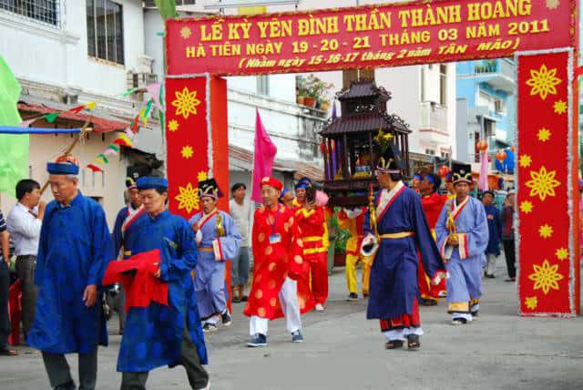 Lễ Kỳ Yến Đình Thần Thành Hoàng là một điểm du lịch ở Hà Tiên hấp dẫn (Ảnh sưu tầm) Lễ Kỳ Yến Đình Thần Thành Hoàng là một điểm du lịch ở Hà Tiên hấp dẫn (Ảnh sưu tầm)