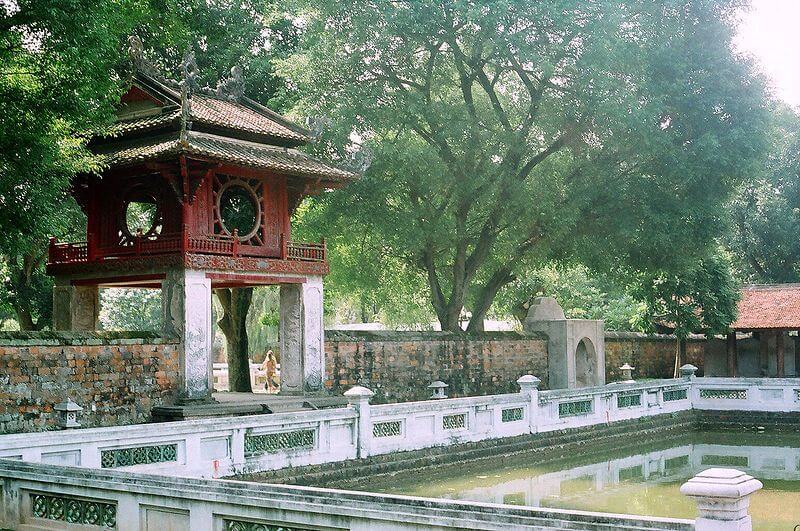 Khuê Văn Các và giếng Thiên Quang ở Văn Miếu