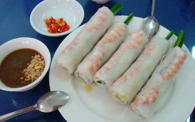 Ăn vặt gỏi cuốn ngon mắt, ngon miệng (Ảnh: ST)