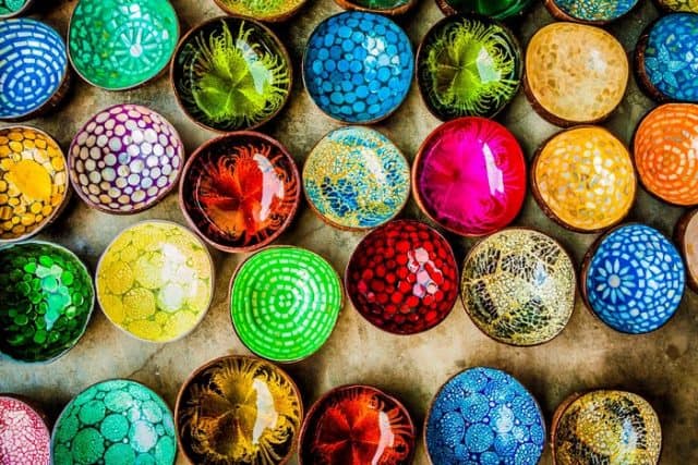Sắc màu rực rỡ của sản phẩm làng gốm Thanh Hà hiện đại