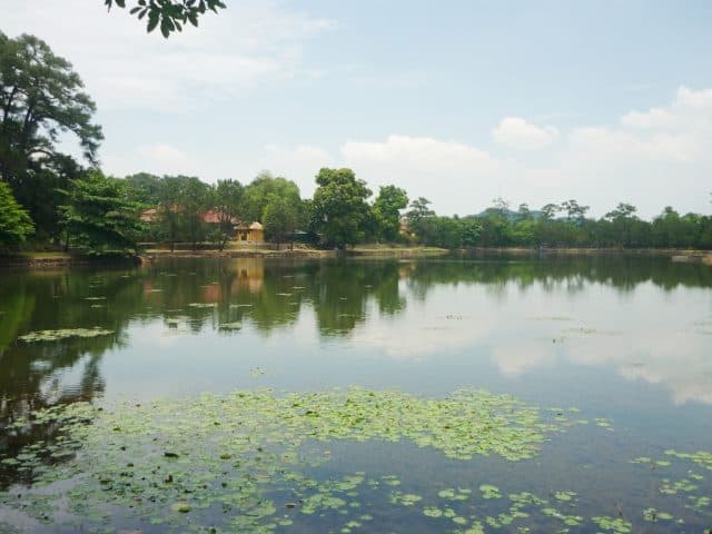 Hồ Tân Nguyệt - thuộc Lăng Minh Mạng 