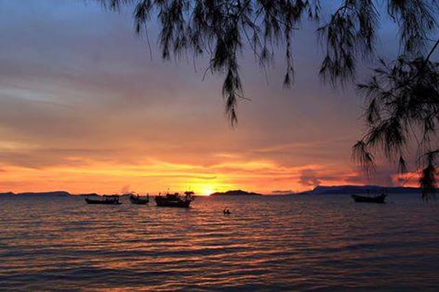 Hoàng hôn thơ mộng lúc chiều tà trên biển Mũi Nai Hà Tiên (Ảnh sưu tầm) Hoàng hôn thơ mộng lúc chiều tà trên biển Mũi Nai Hà Tiên (Ảnh sưu tầm)