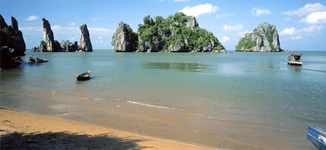 Địa điểm du lịch Hòn Chồng giống như một bức tranh phong cảnh kỳ vỹ (Ảnh sưu tầm ) Địa điểm du lịch Hòn Chồng giống như một bức tranh phong cảnh kỳ vỹ (Ảnh sưu tầm )