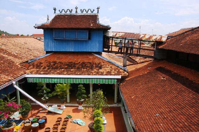 Du lịch tham quan kiểu kiến trúc 2 tầng 8 mái (Ảnh: ST) Du lịch tham quan kiểu kiến trúc 2 tầng 8 mái (Ảnh: ST)